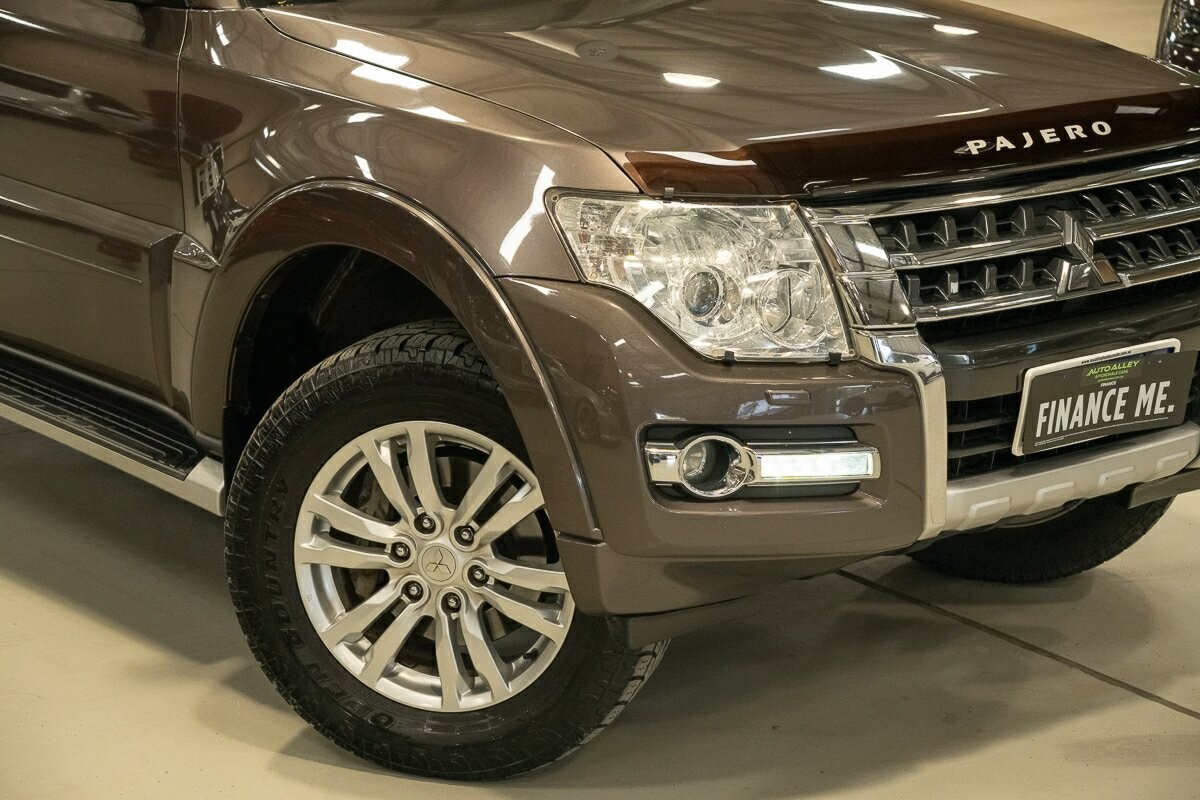 Mitsubishi Pajero image 2