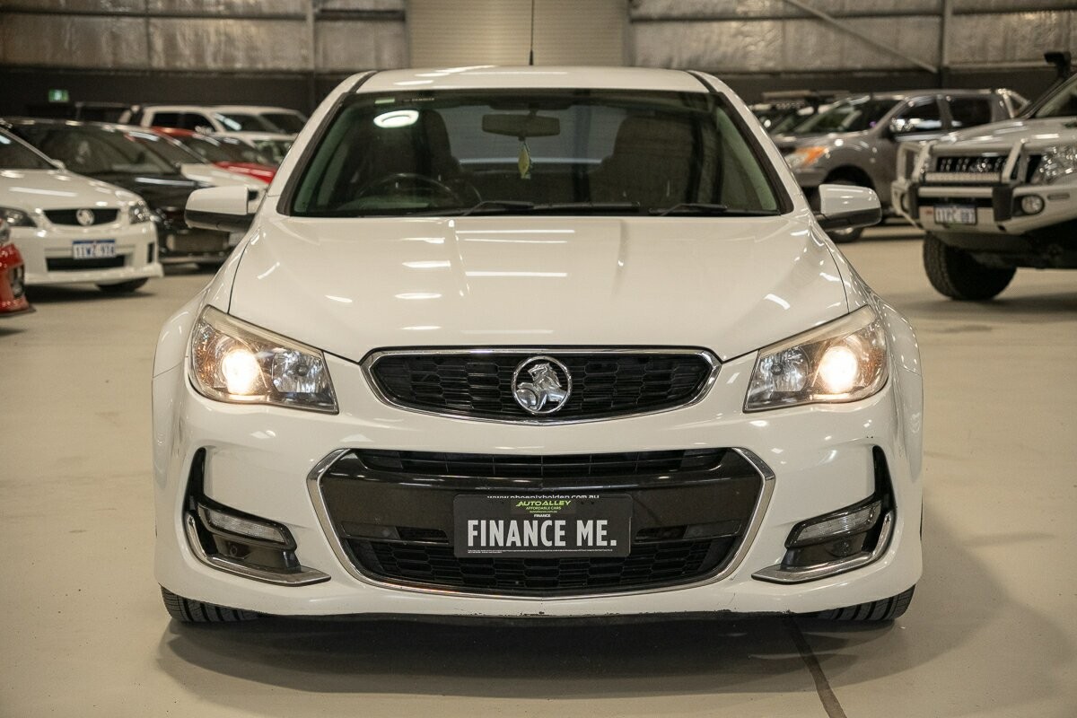 Holden Commodore image 3