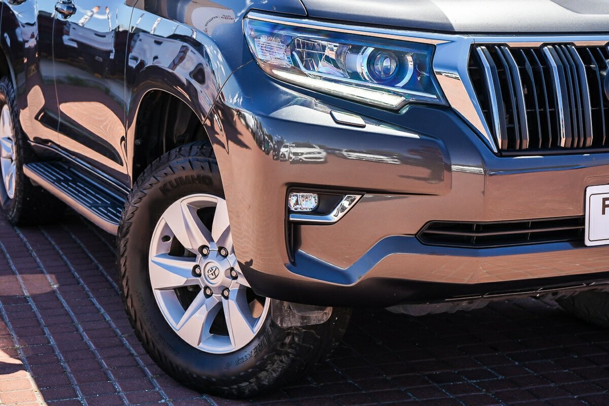 Toyota Landcruiser Prado image 2