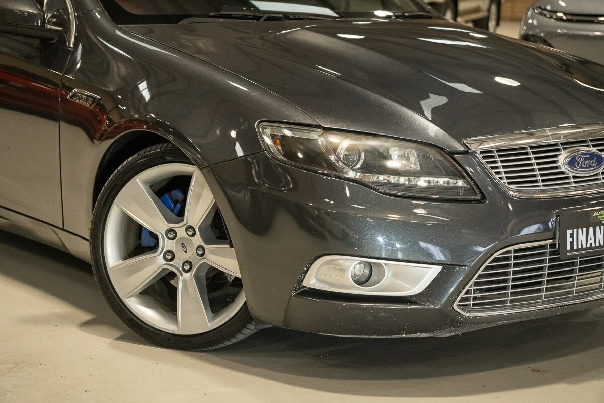 Ford Falcon image 2