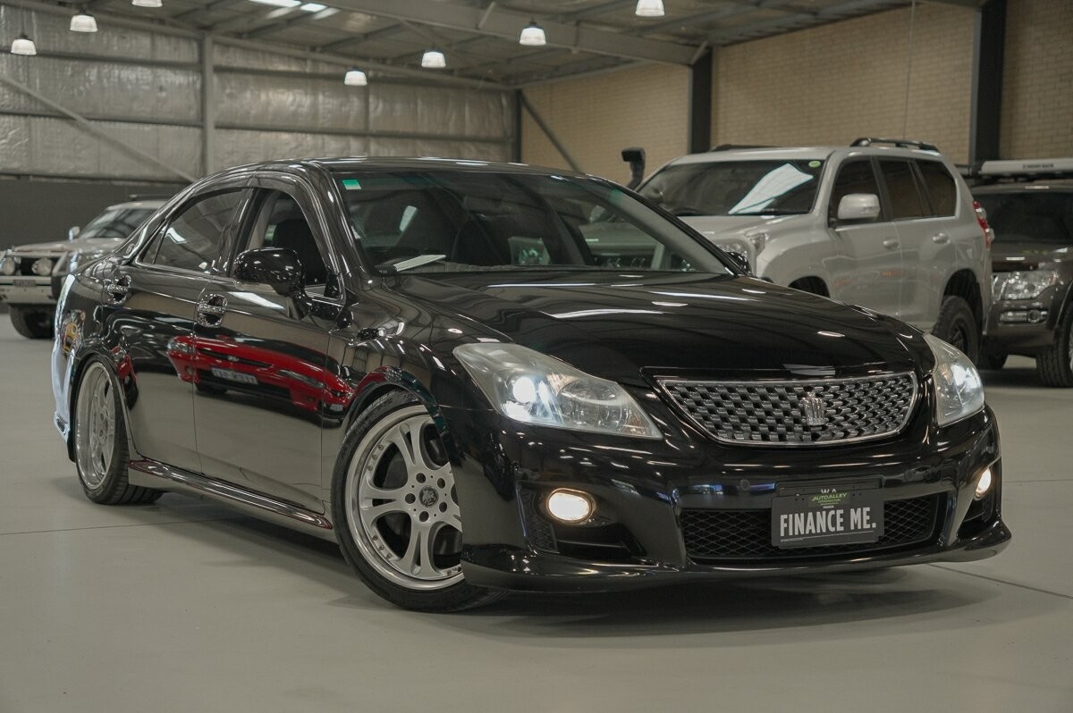 Toyota Crown image 1