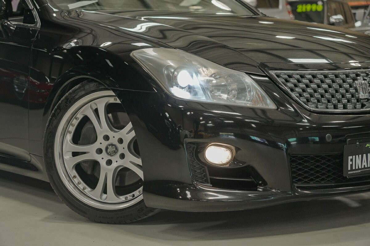 Toyota Crown image 2
