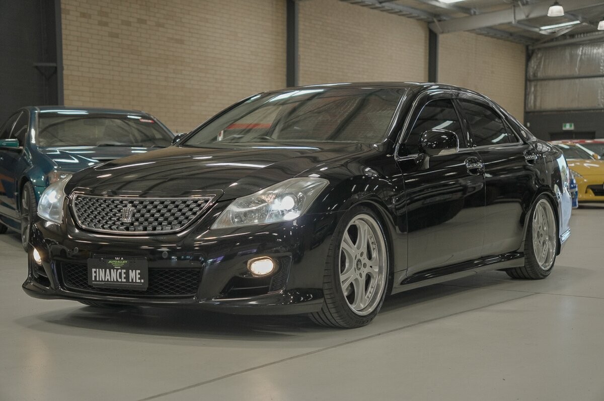 Toyota Crown image 4