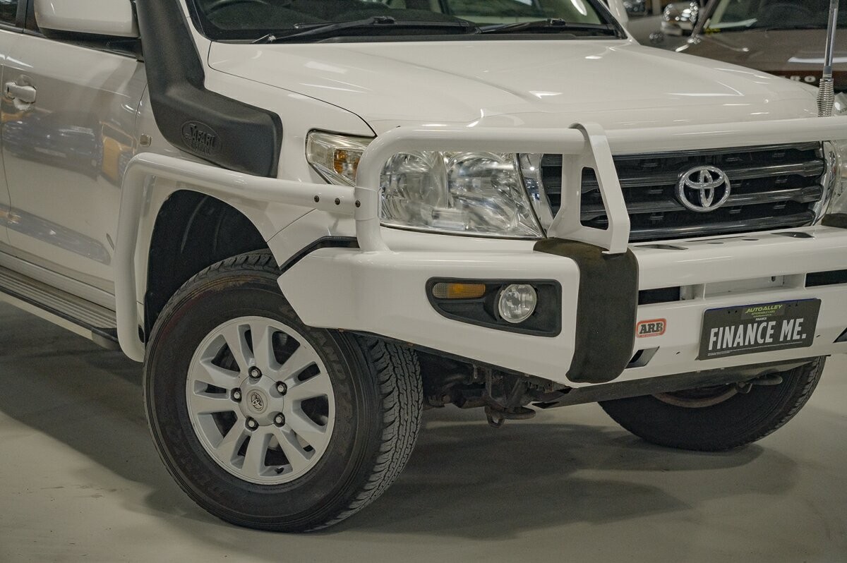Toyota Landcruiser image 2