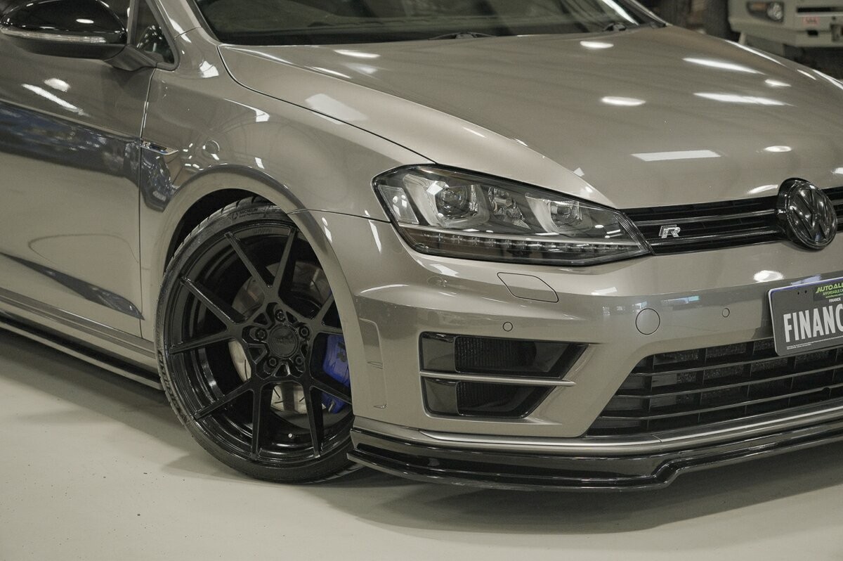 Volkswagen Golf image 2