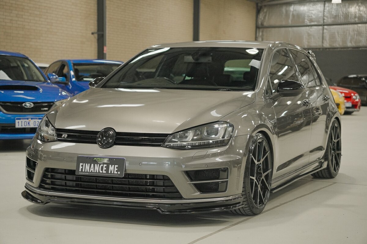Volkswagen Golf image 4