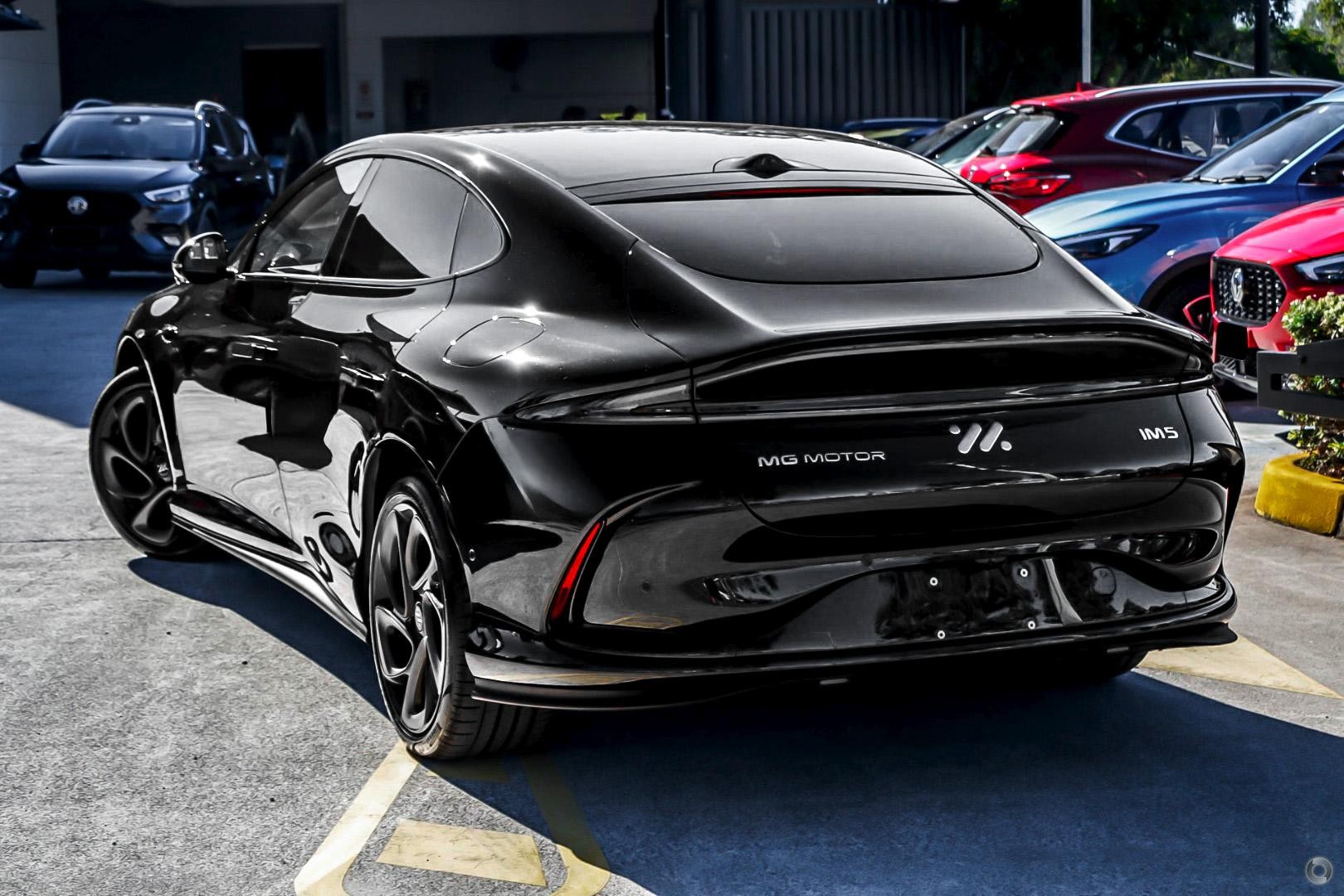 MG Im5 image 3