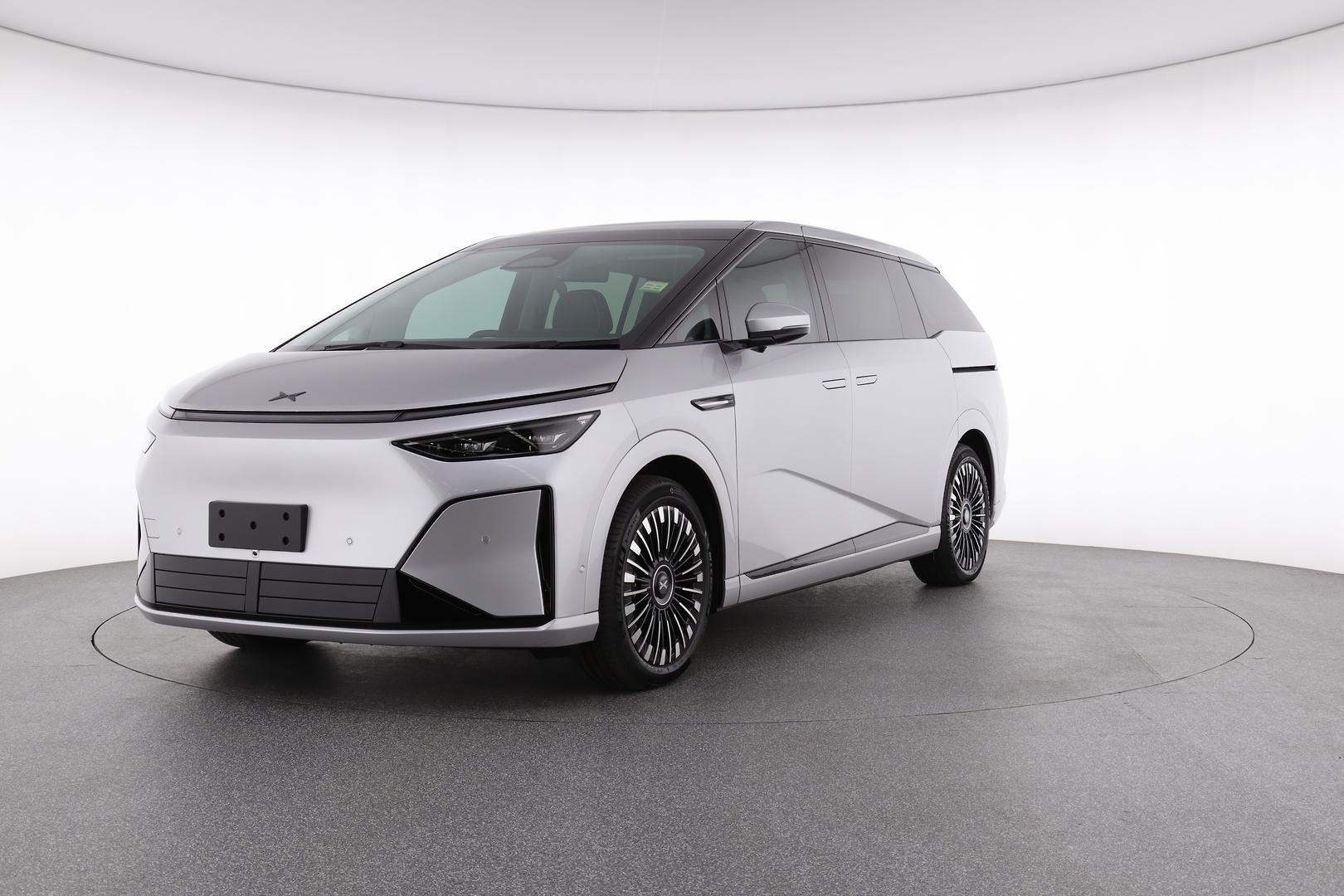 Xpeng X9 image 2