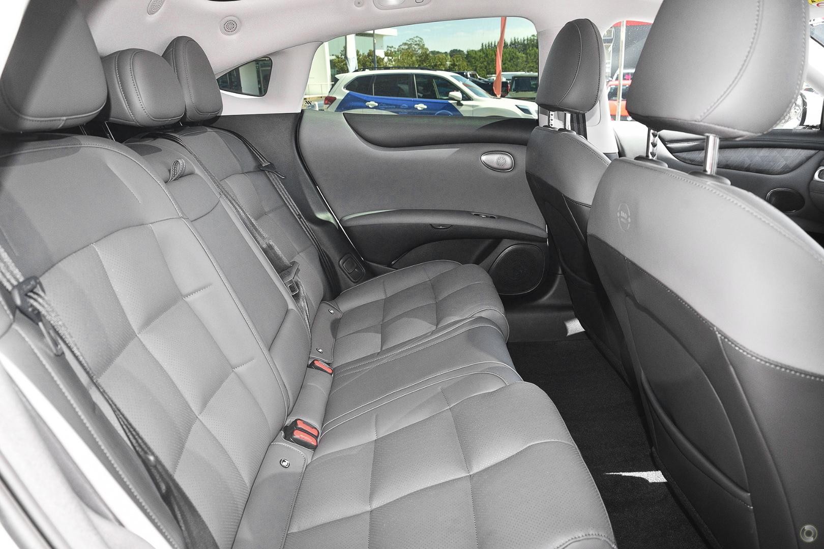 MG Im5 image 3