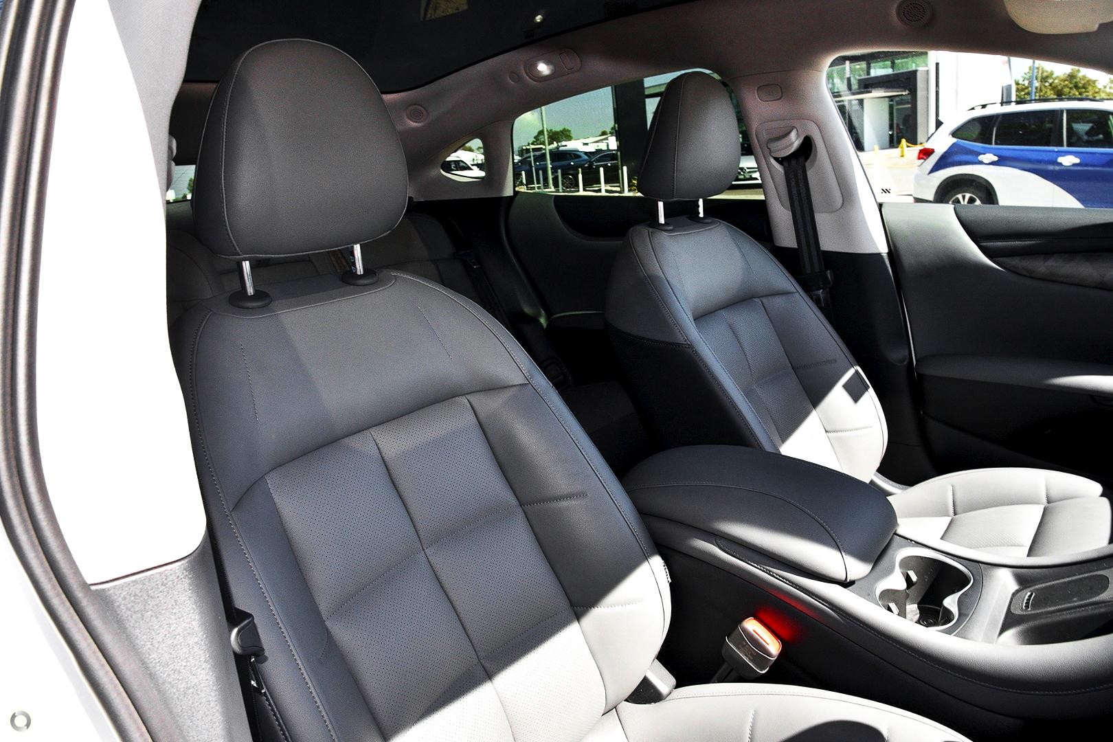 MG Im5 image 2