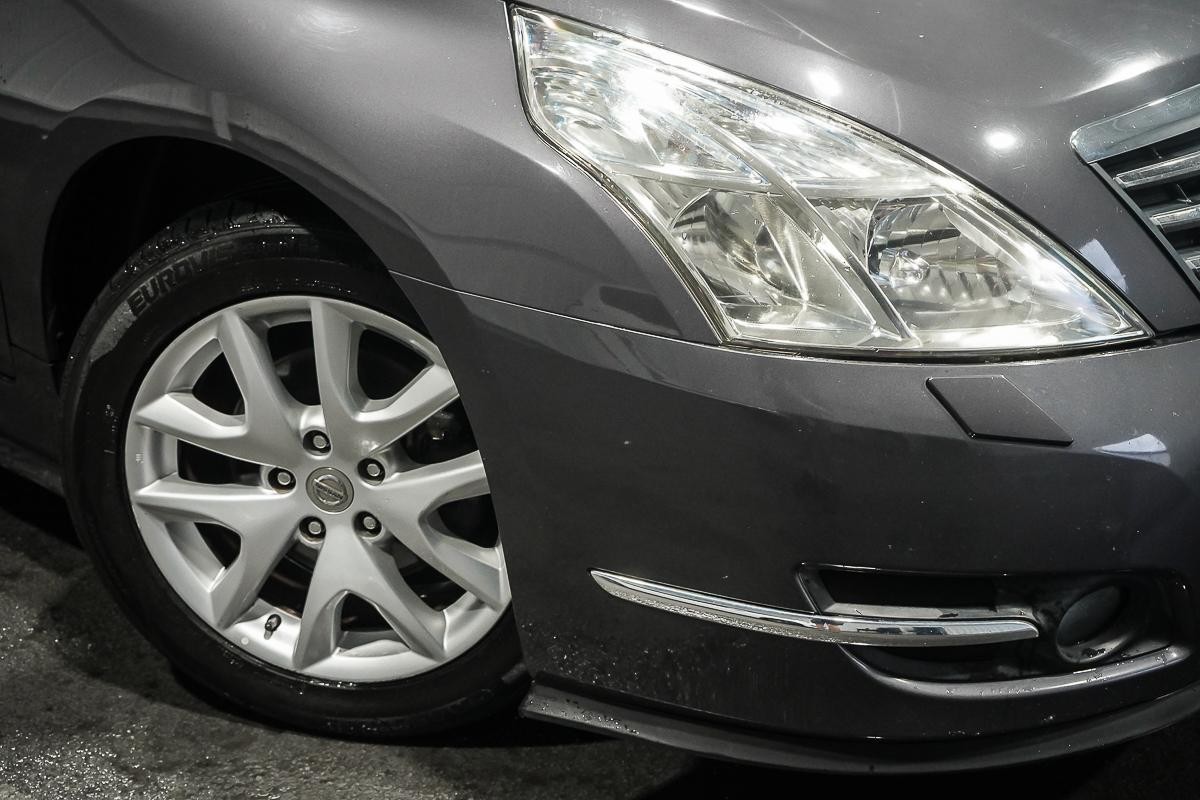 Nissan Maxima image 2