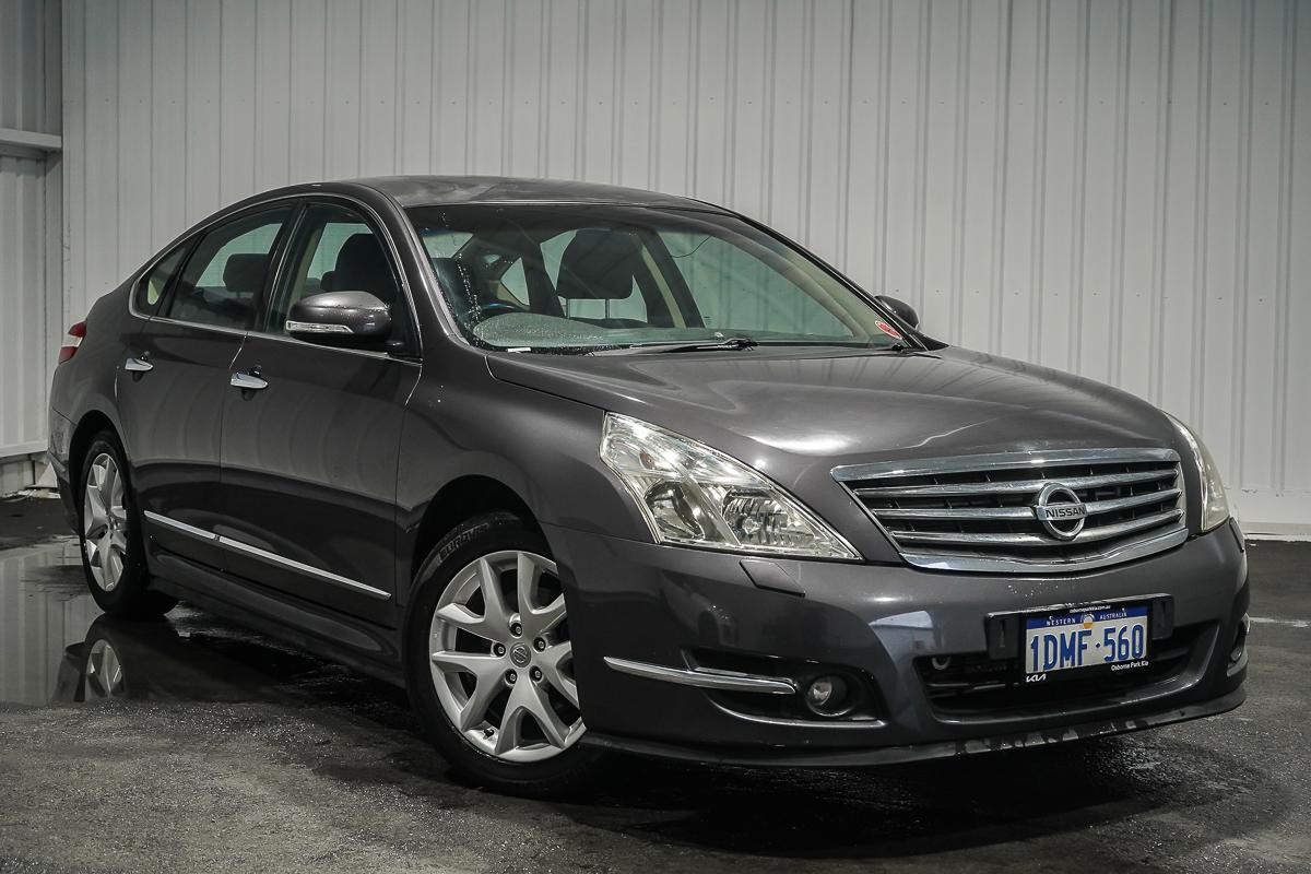 Nissan Maxima image 1