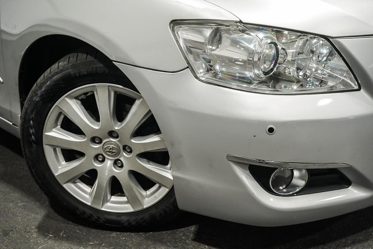 Toyota Aurion image 2