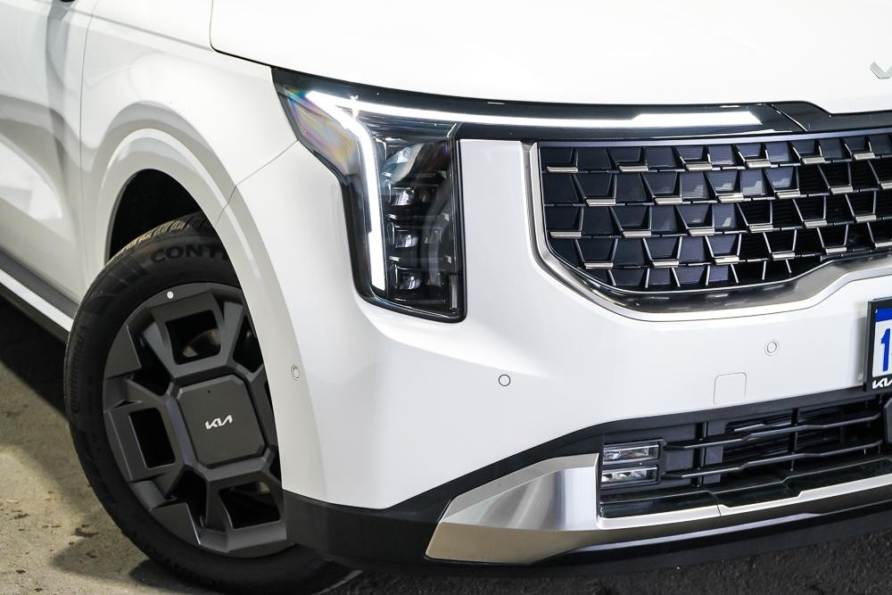 Kia Carnival image 2