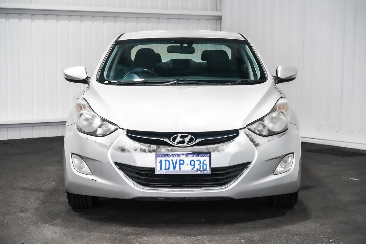 Hyundai Elantra image 4