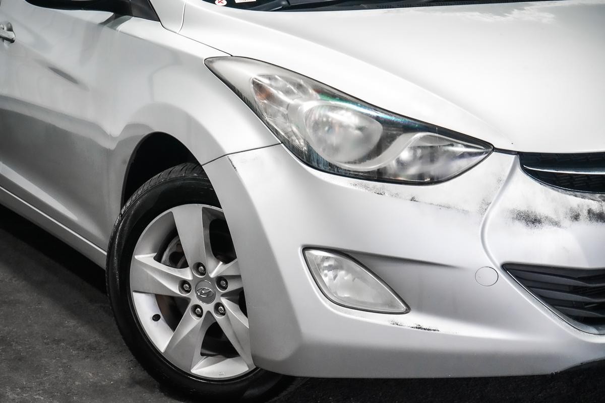 Hyundai Elantra image 2