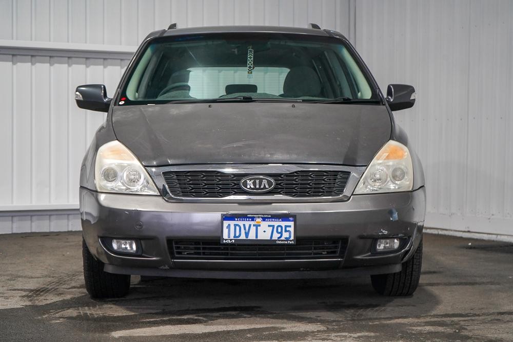 Kia Grand Carnival image 3