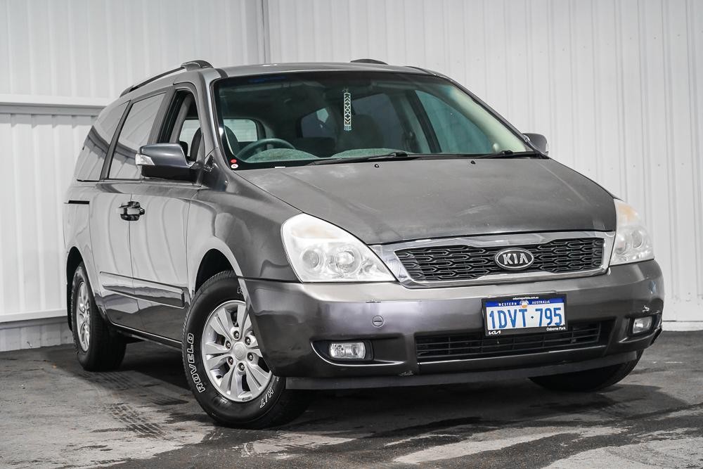 Kia Grand Carnival image 1