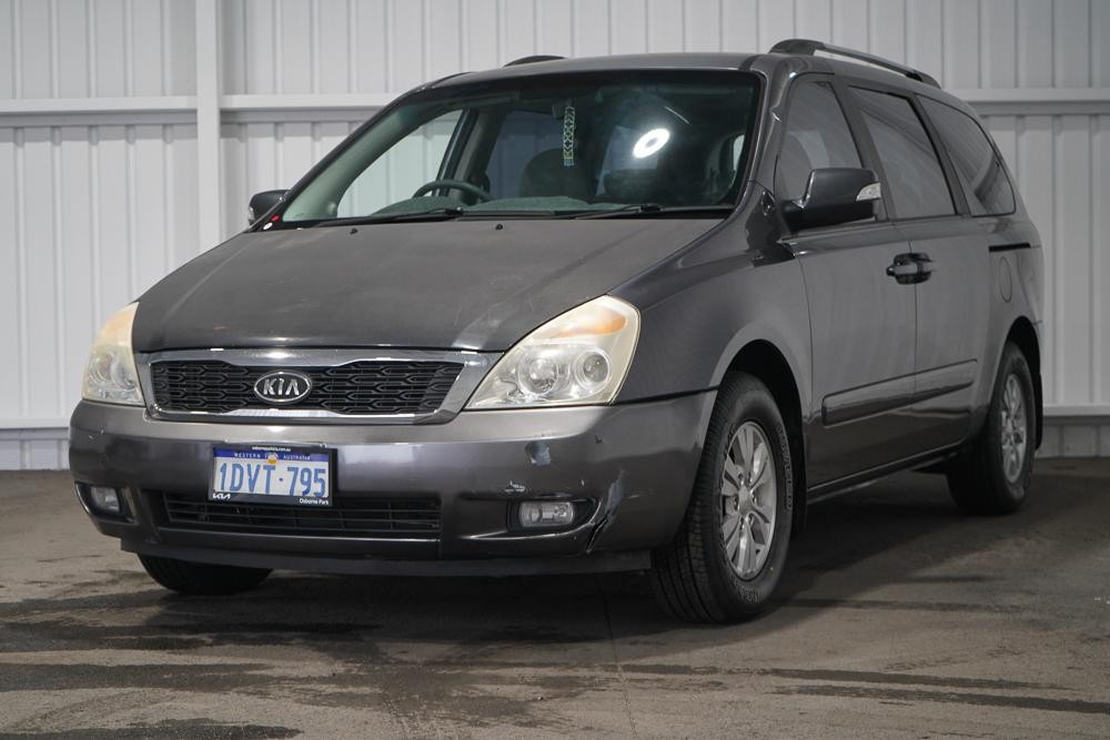 Kia Grand Carnival image 4