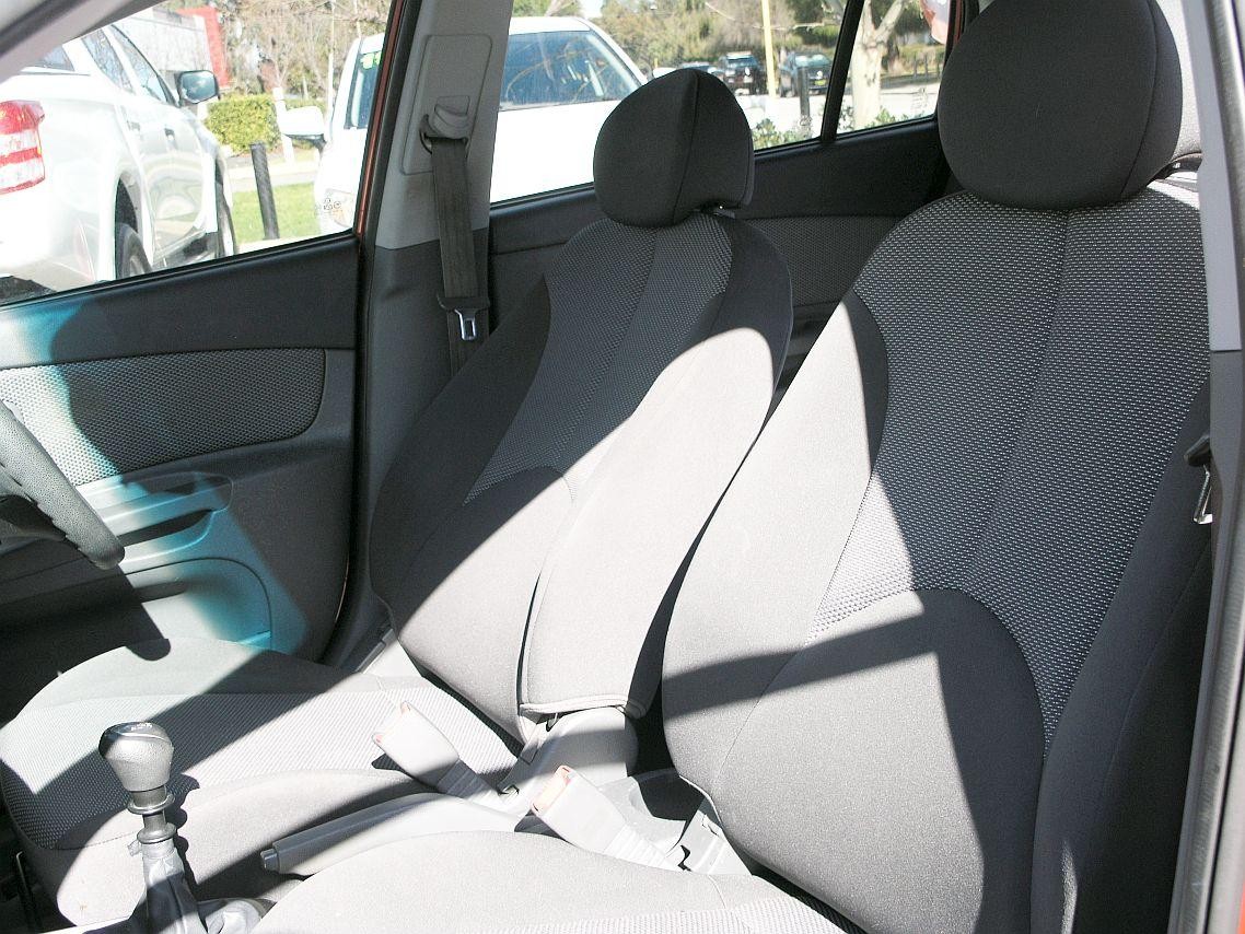 Kia Rio image 3