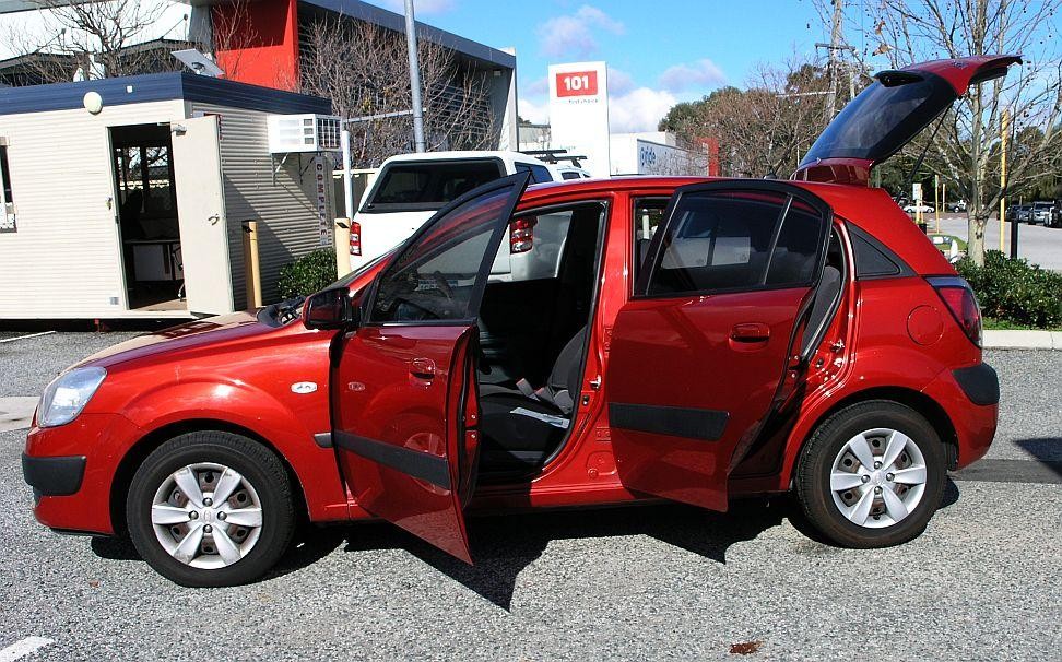 Kia Rio image 4