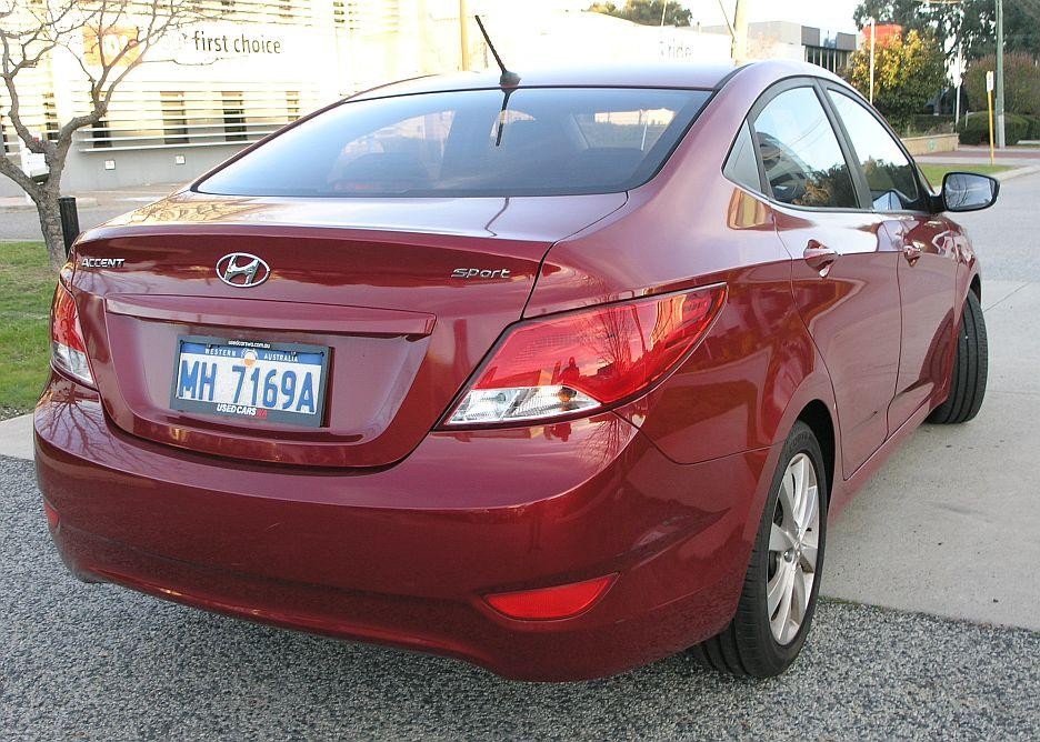 Hyundai Accent image 2