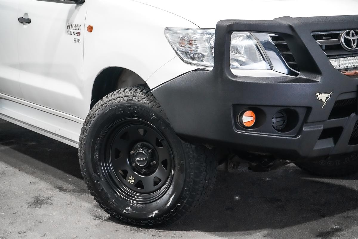 Toyota Hilux image 2