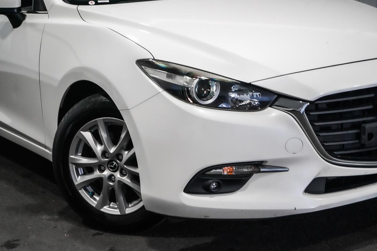 Mazda 3 image 2