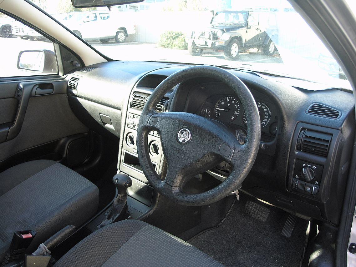Holden Astra image 4