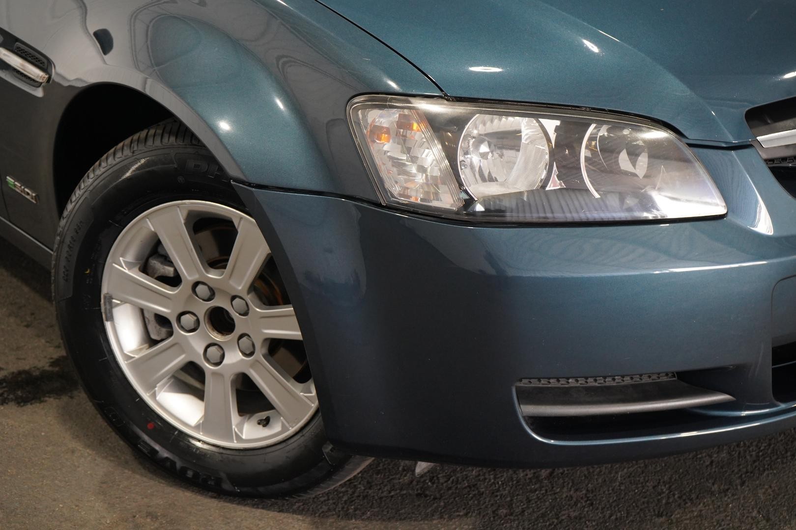 Holden Commodore image 2