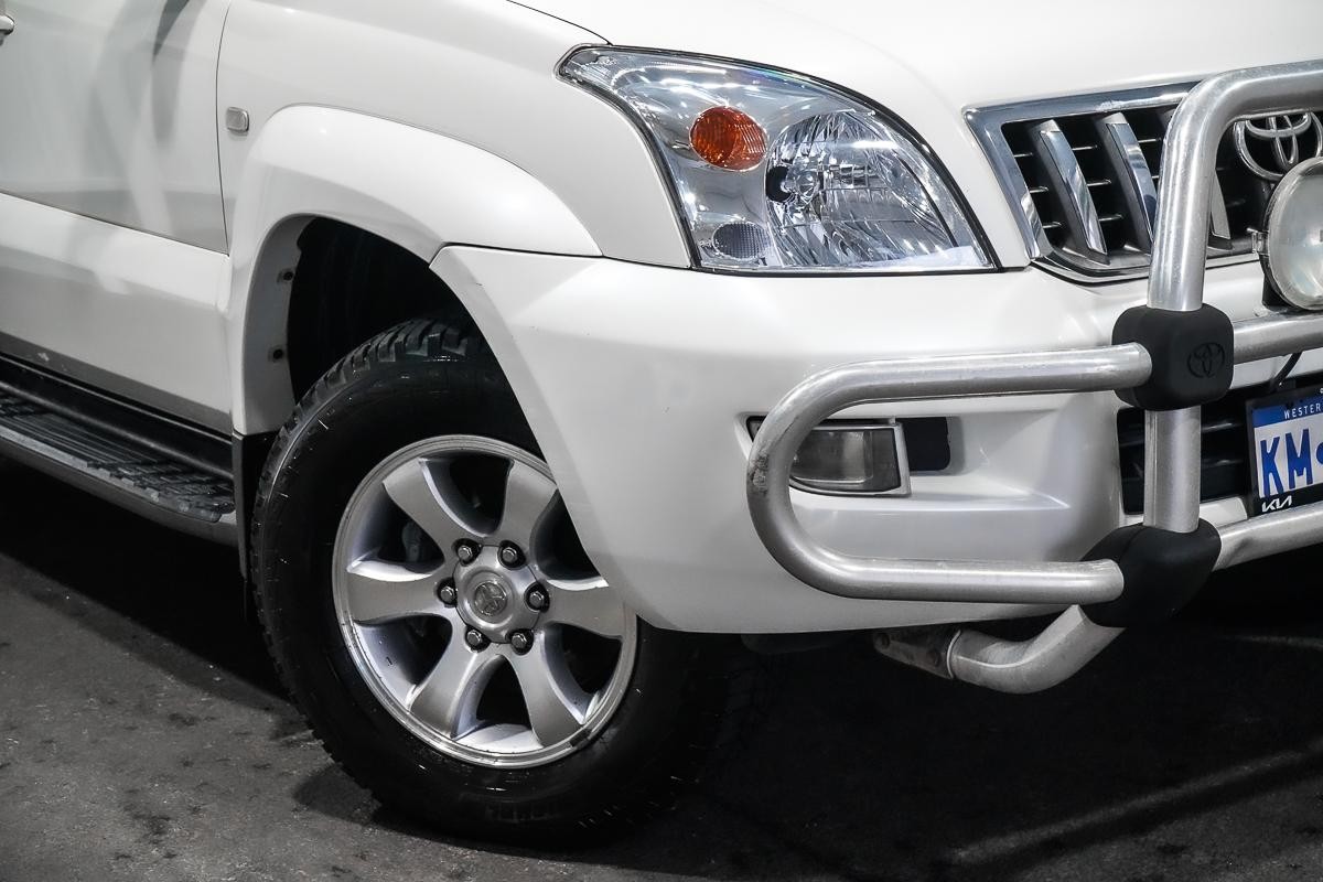 Toyota Landcruiser Prado image 2