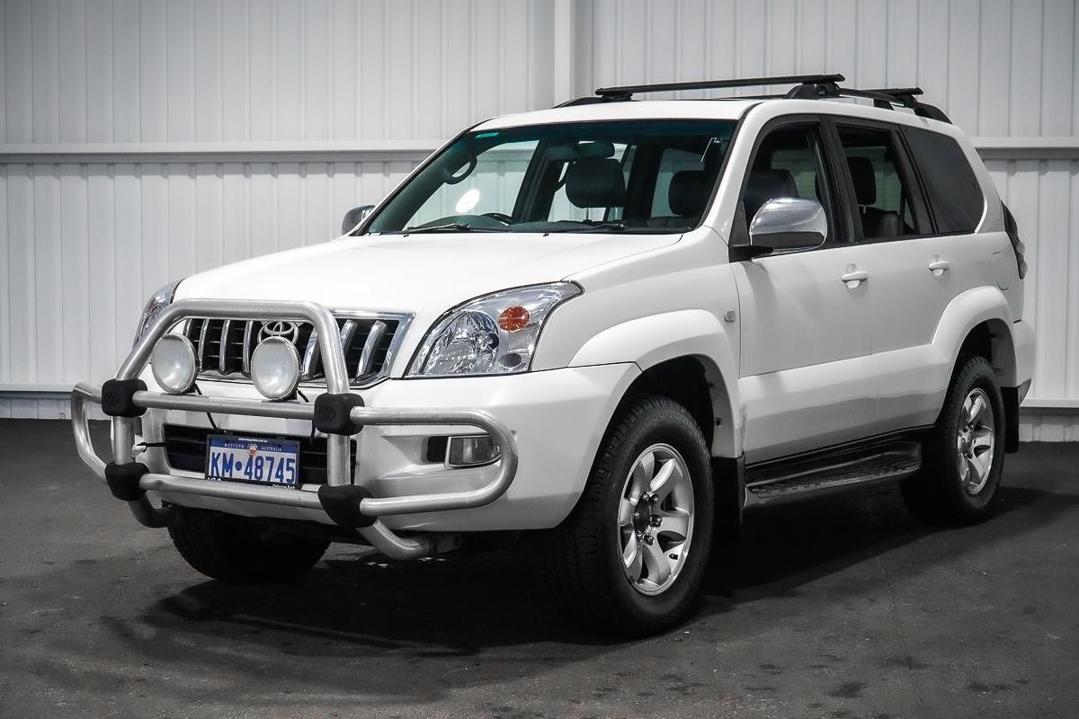 Toyota Landcruiser Prado image 4