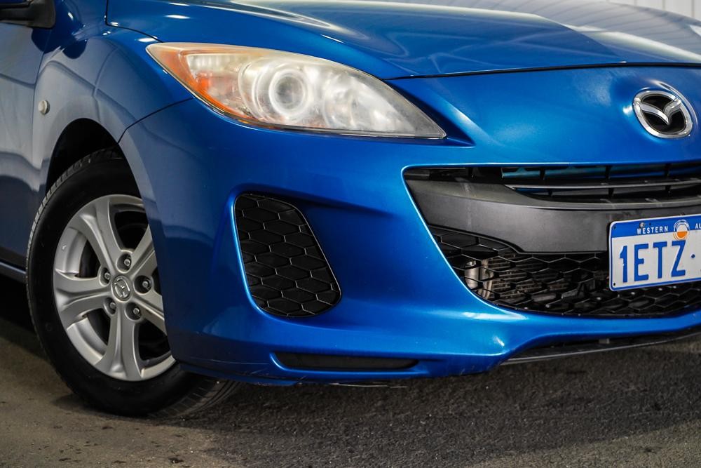 Mazda 3 image 2