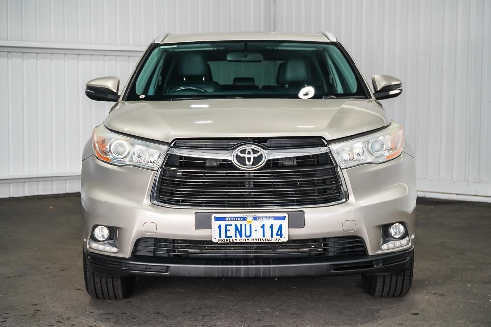 Toyota Kluger image 3