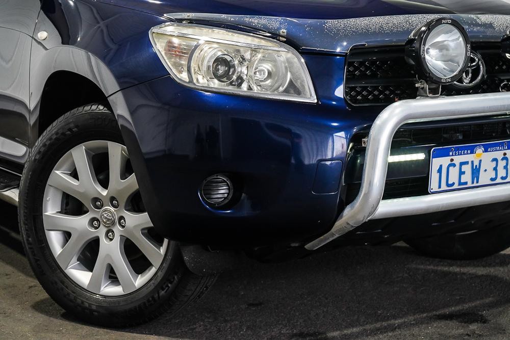 Toyota Rav4 image 2