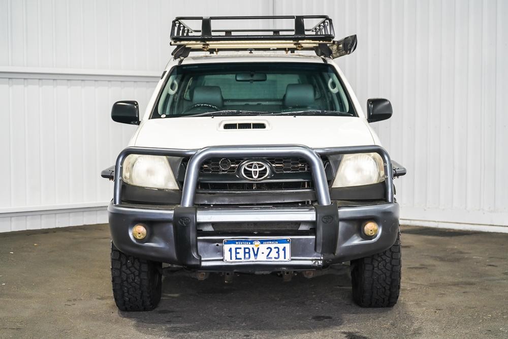 Toyota Hilux image 3