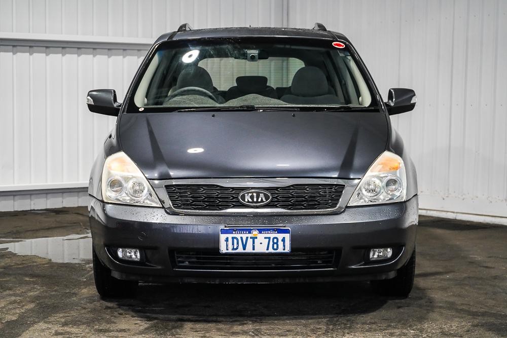 Kia Grand Carnival image 3