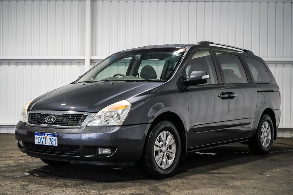 Kia Grand Carnival image 4