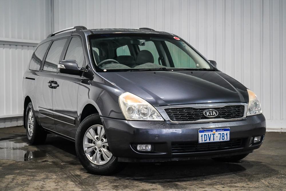Kia Grand Carnival image 1
