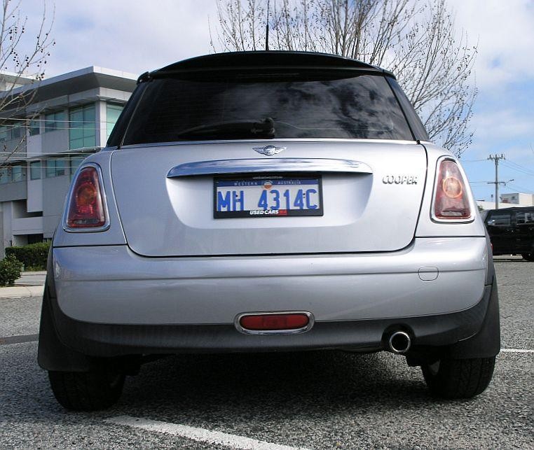 Mini Hatch image 3