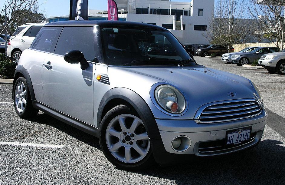 Mini Hatch image 1