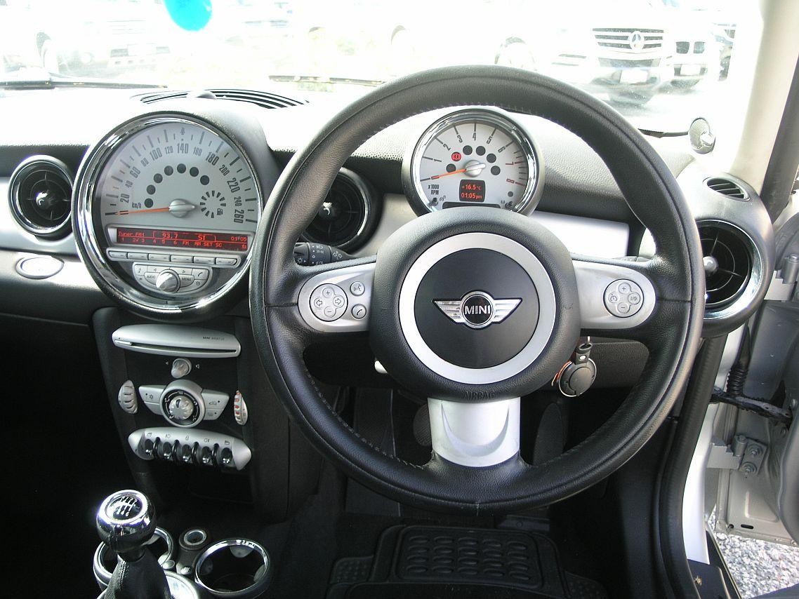 Mini Hatch image 4