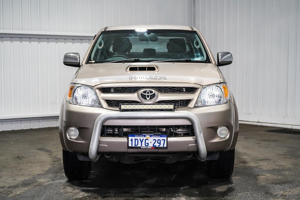 Toyota Hilux image 3