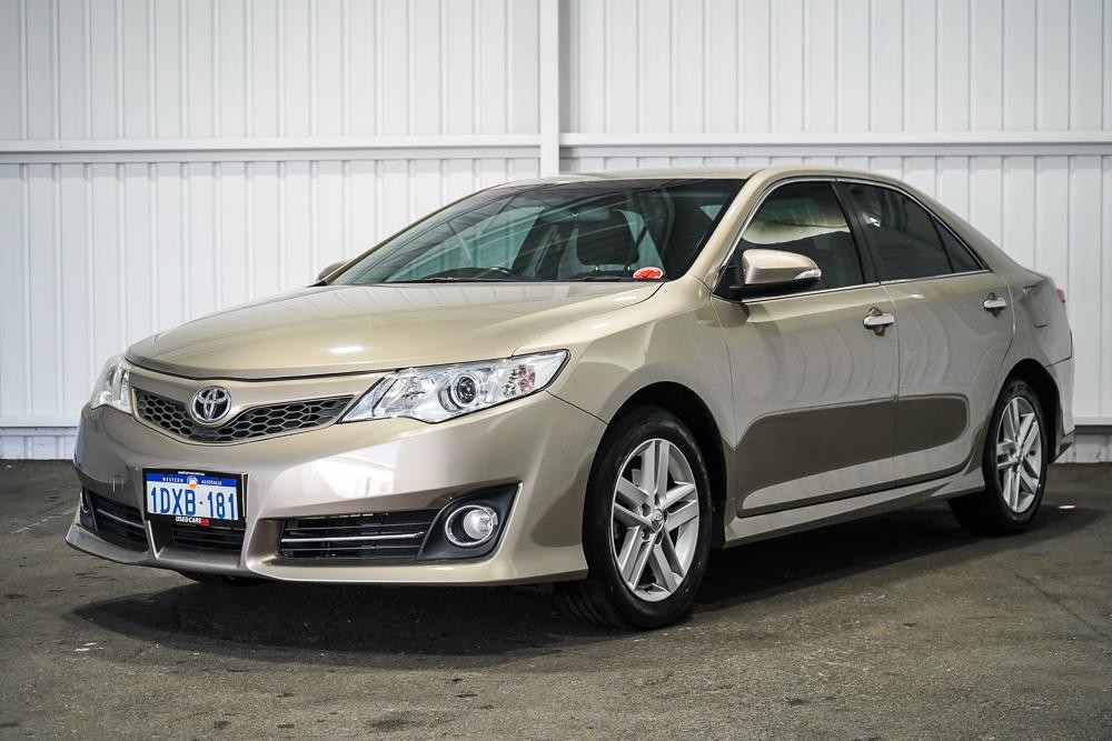 Toyota Camry image 4