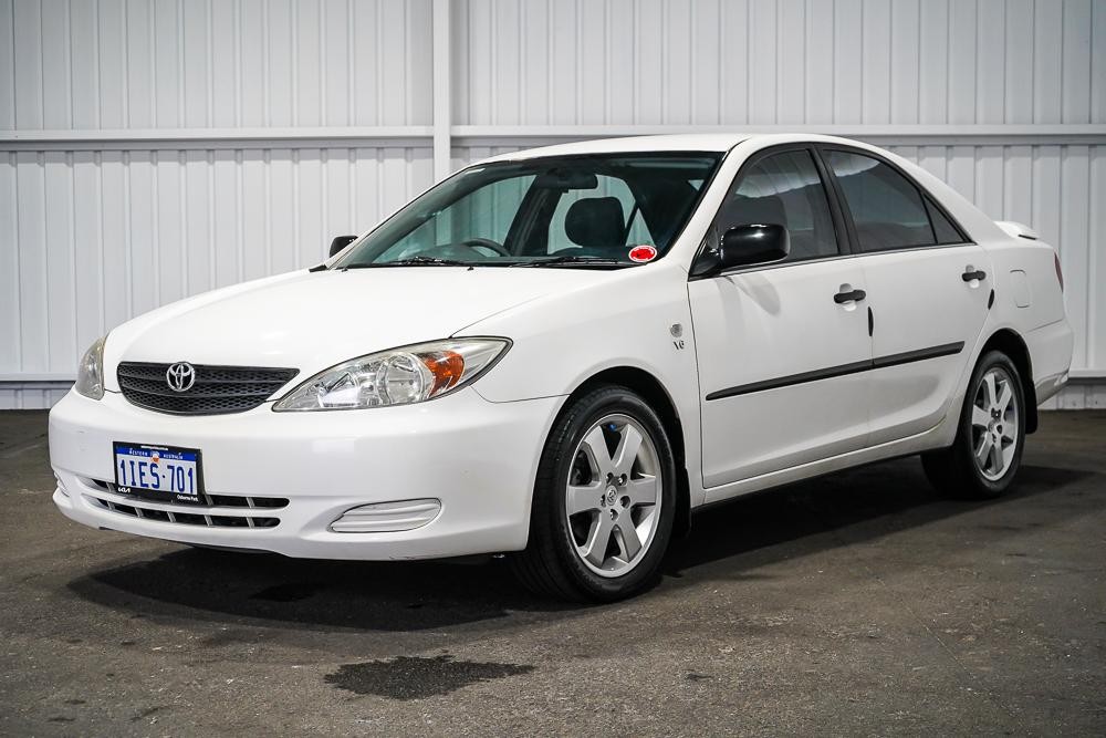 Toyota Camry image 4