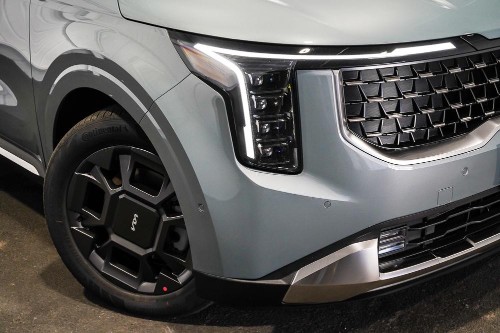 Kia Carnival image 2