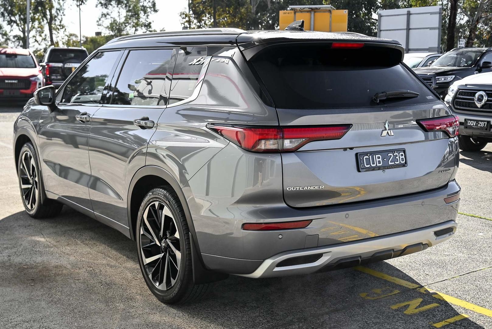 Mitsubishi Outlander image 3