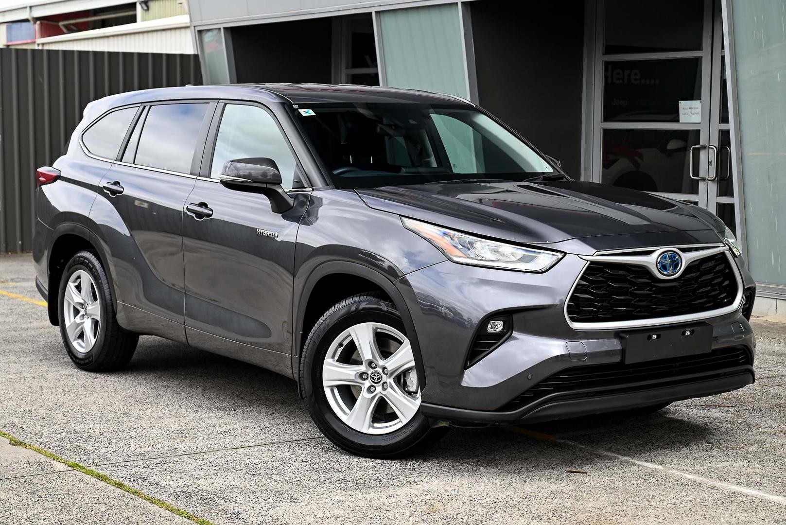 Toyota Kluger image 1