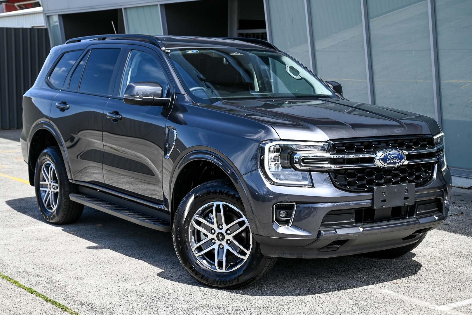 Ford Everest image 1