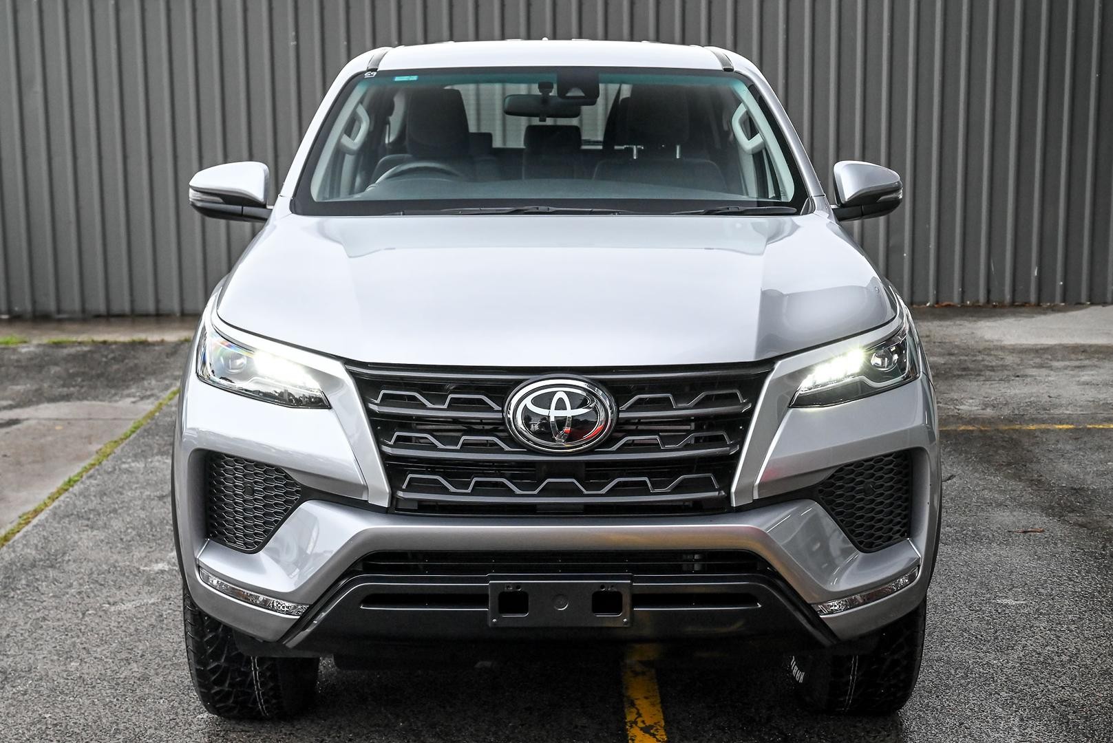 Toyota Fortuner image 2